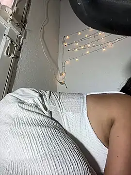 moncerrat luna online show from March 9, 2026, 7:18 pm