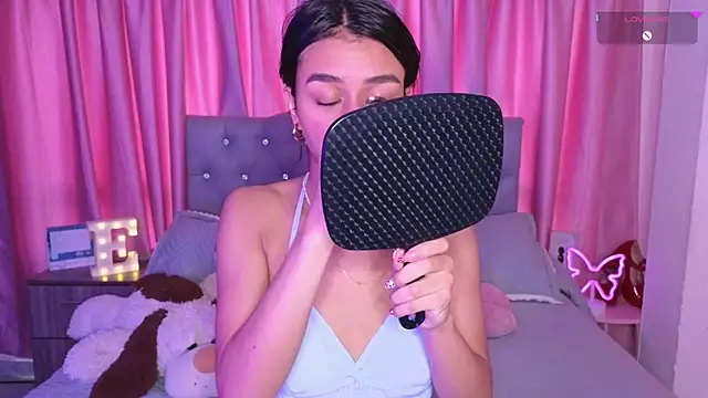 Emiily Scott1 online show from November 8, 2025, 2:28 pm