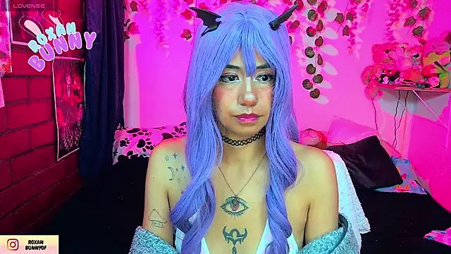 Snapshot of Roxanbunny1 chatting on July 18, 2026, 3:33 am Roxanbunny1 online show from July 18, 2026, 3:33 am