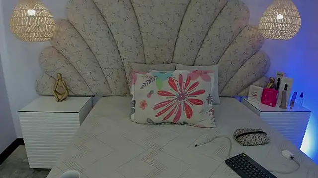 dalila salazar online show from March 25, 2026, 2:28 am