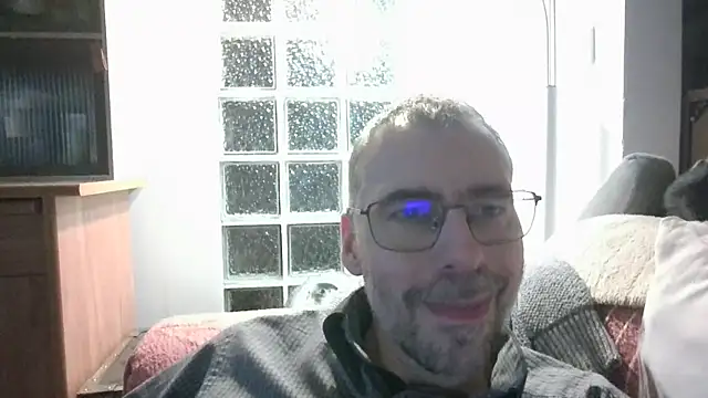 ptitcanard60600 online show from March 2, 2026, 9:43 pm