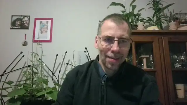 Snapshot of ptitcanard60600 chatting on May 18, 2026, 4:51 am ptitcanard60600 online show from May 18, 2026, 4:51 am