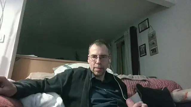 Snapshot of ptitcanard60600 chatting on May 18, 2026, 9:53 pm ptitcanard60600 online show from May 18, 2026, 9:53 pm