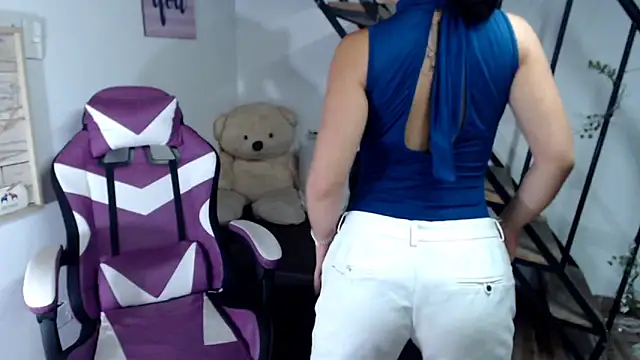 samantha baby  online show from November 15, 2025, 5:42 pm