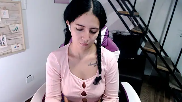 samantha baby  online show from January 17, 2026, 4:33 pm