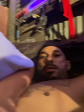 JaxonWill1 online show from June 5, 2026, 5:14 am