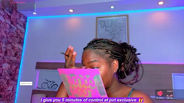 Snapshot of KAROL-SCOTT chatting on May 1, 2026, 6:56 pm KAROL-SCOTT online show from May 1, 2026, 6:56 pm