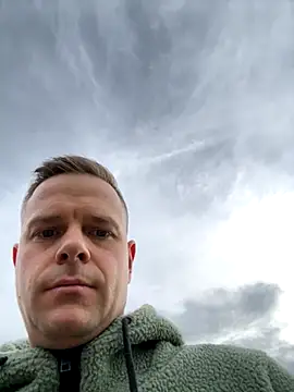 Snapshot of Danii0790 chatting on November 1, 2025, 9:44 am Danii0790 online show from November 1, 2025, 9:44 am