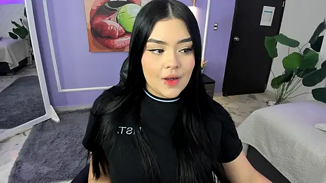 martinasaez online show from November 13, 2025, 8:08 pm