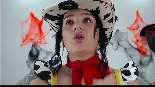 Sisirojas online show from October 31, 2025, 2:12 am