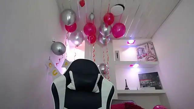 Charis 21 online show from November 13, 2025, 6:51 pm