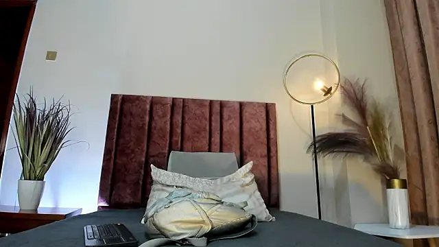 NoraDasilva online show from March 12, 2026, 11:55 pm