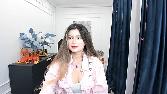 Snapshot of AnneTLi chatting on October 28, 2025, 3:32 am AnneTLi online show from October 28, 2025, 3:32 am