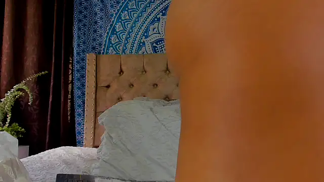 KeryHillson online show from December 22, 2024, 1:22 pm