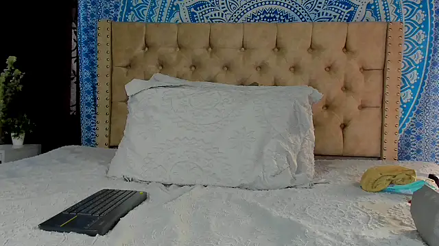 KeryHillson online show from December 28, 2024, 1:38 pm