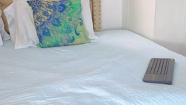 KeryHillson online show from October 27, 2025, 1:48 pm