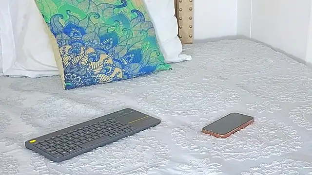 KeryHillson online show from October 28, 2025, 11:47 am