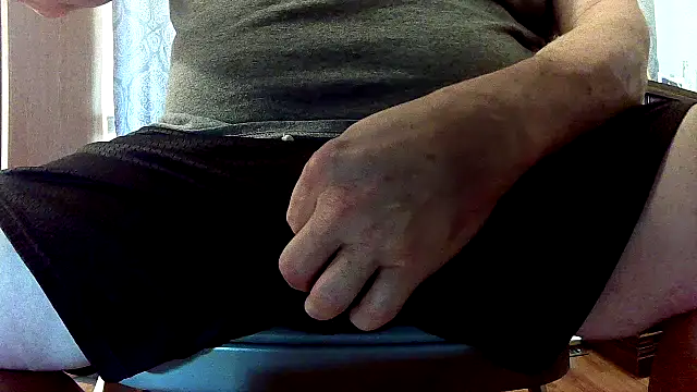 Snapshot of Auger chatting on October 5, 2025, 9:02 pm Auger online show from October 5, 2025, 9:02 pm