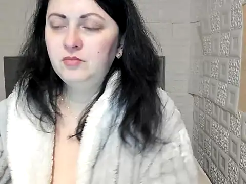 Snapshot of Lillian2 chatting on February 16, 2025, 7:04 am Lillian2 online show from February 16, 2025, 7:04 am