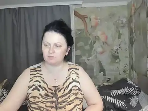 Snapshot of Lillian2 chatting on November 13, 2025, 10:58 am Lillian2 online show from November 13, 2025, 10:58 am