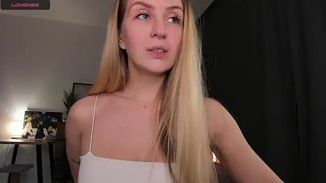 Snapshot of Alice_Dias chatting on February 28, 2025, 1:58 pm Alice Dias online show from February 28, 2025, 1:58 pm