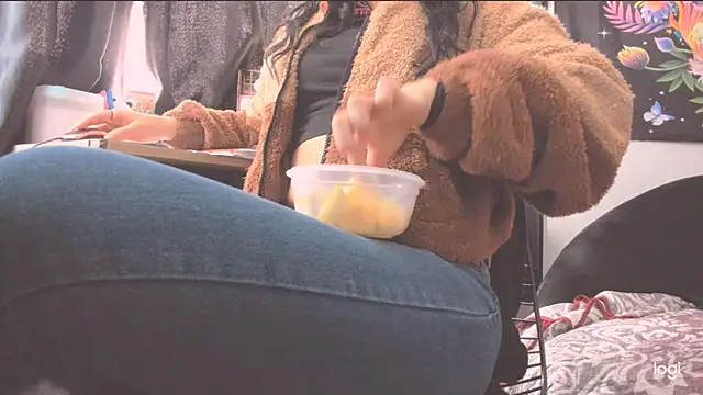 MYFAVOURITESTRAGER online show from October 16, 2025, 3:35 pm