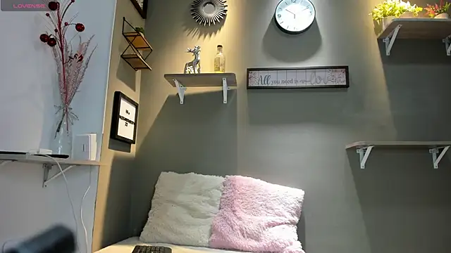 Snapshot of alexandrabootty chatting on February 17, 2025, 7:53 pm alexandrabootty online show from February 17, 2025, 7:53 pm