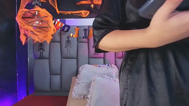  MiaBrown  online show from October 28, 2025, 12:09 pm