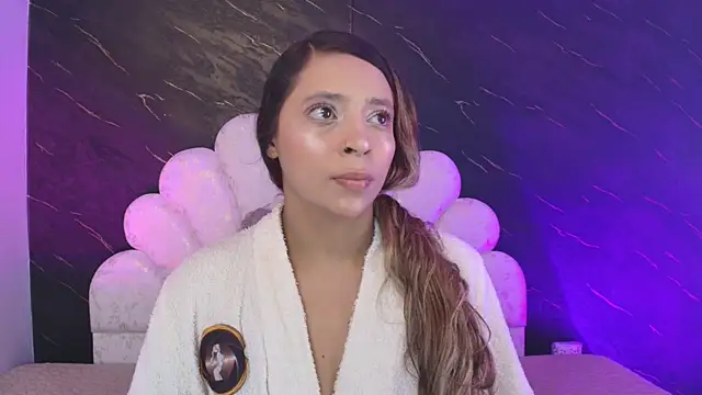 Snapshot of _MiaBrown_ chatting on May 4, 2026, 12:12 pm MiaBrown online show from May 4, 2026, 12:12 pm