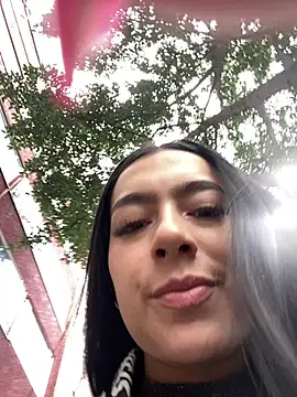 Nicollemays online show from February 6, 2025, 12:16 pm