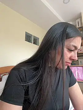 Nicollemays online show from September 24, 2025, 2:09 pm