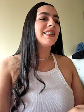 Nicollemays online show from October 8, 2025, 2:25 pm