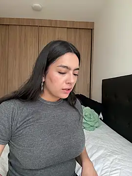 Nicollemays online show from April 14, 2026, 1:06 pm