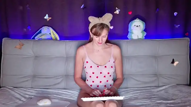 intolerable girl online show from September 16, 2025, 7:42 am