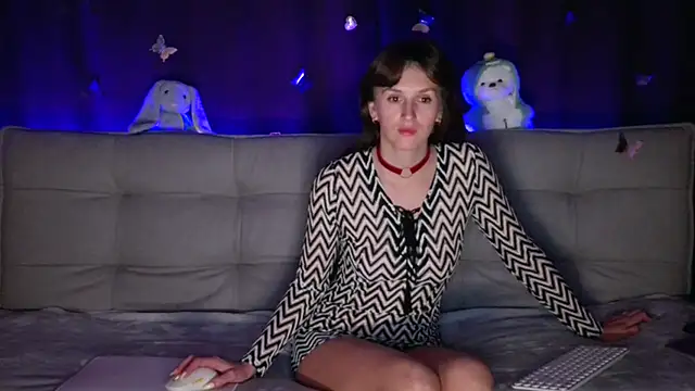 intolerable girl online show from November 17, 2025, 8:31 am