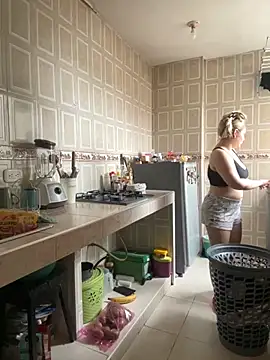 Snapshot of Celestedubois chatting on October 30, 2025, 4:52 pm Celestedubois online show from October 30, 2025, 4:52 pm