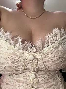 Celestedubois online show from February 4, 2026, 8:36 pm