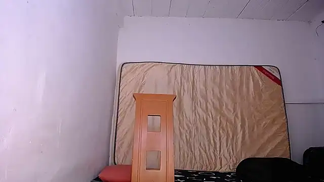 yselahot online show from October 26, 2025, 2:56 pm