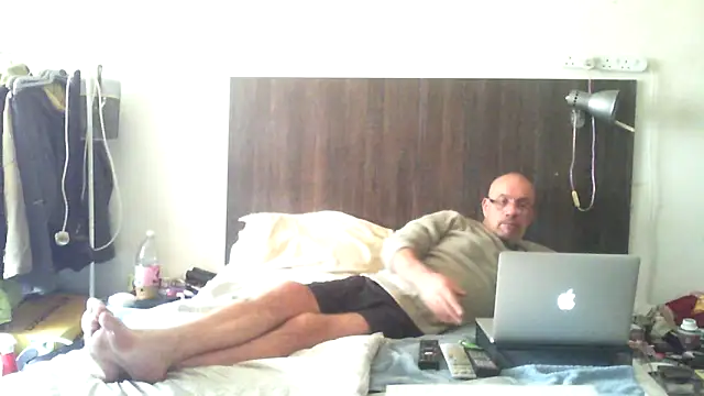 dazuk4513 online show from May 11, 2026, 4:04 pm