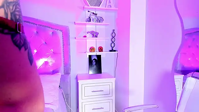 CamileHolmes online show from December 2, 2024, 7:47 am