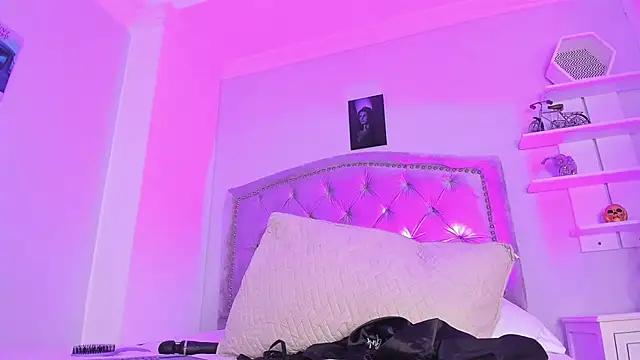 CamileHolmes online show from December 28, 2024, 8:16 am