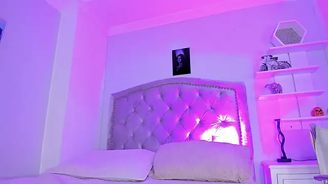 CamileHolmes online show from December 29, 2024, 5:21 am