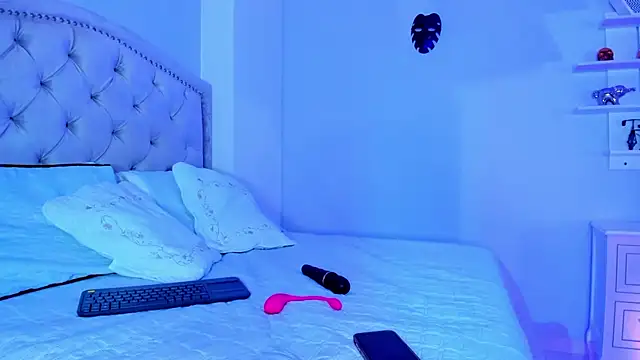 CamileHolmes online show from February 16, 2025, 3:58 am