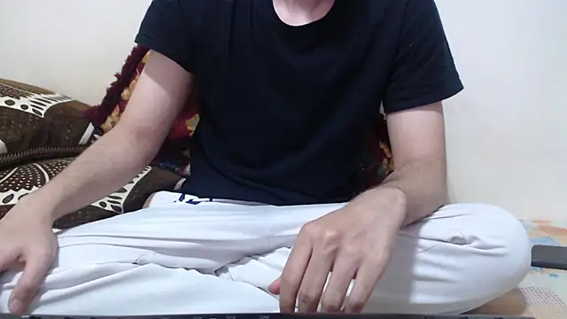 Snapshot of Alexdelarge323 chatting on April 27, 2026, 2:37 pm Alexdelarge323 online show from April 27, 2026, 2:37 pm