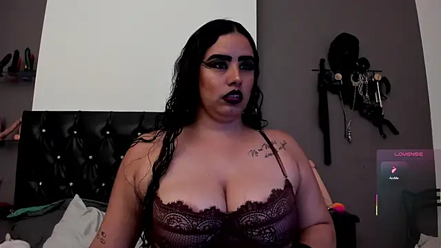 MariaGaitan online show from November 2, 2025, 7:05 pm