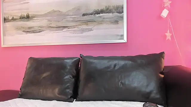 Tiffanysurez  online show from September 16, 2025, 8:32 pm