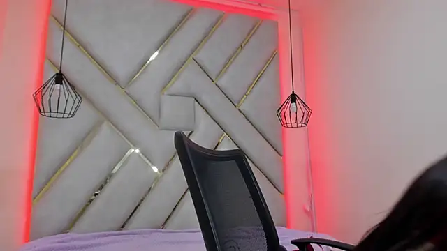 nalalye cruzz  online show from March 13, 2025, 6:05 am