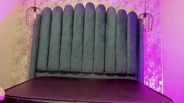 nalalye cruzz  online show from September 10, 2025, 3:17 am