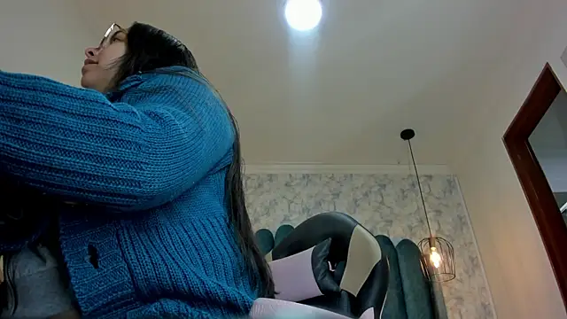 nalalye cruzz  online show from October 8, 2025, 2:42 am