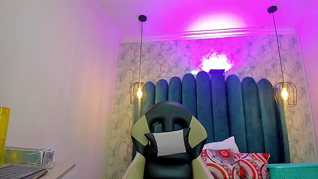 nalalye cruzz  online show from March 5, 2026, 3:13 am